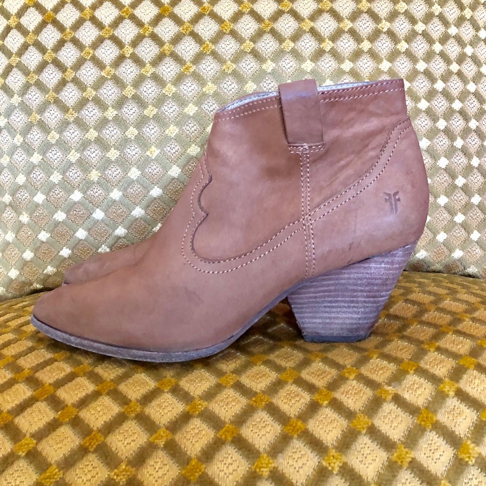 Frye Reina beige bootie